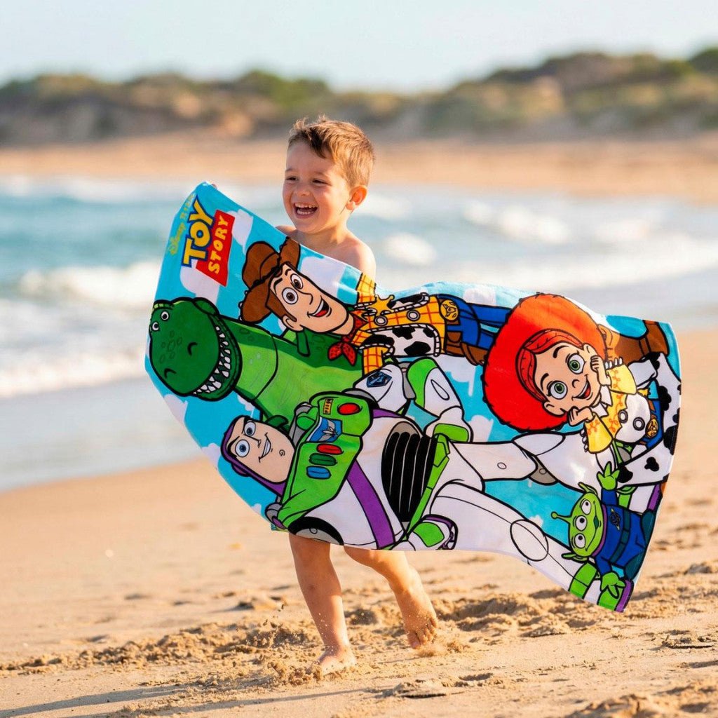 Disney Toy Story Crew , (Fast Dry) Badetuch für Kinder aus Polyester – 70 × 140 cm