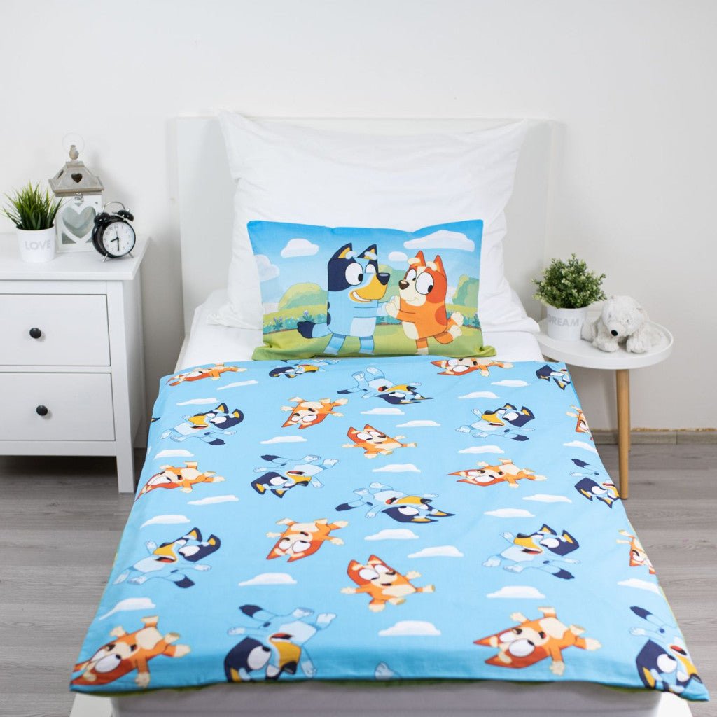 Bluey Happy Family -Set für Kindergarten Babybettwäsche-Set – 100 × 135 cm + 40 × 60 cm, Baumwolle