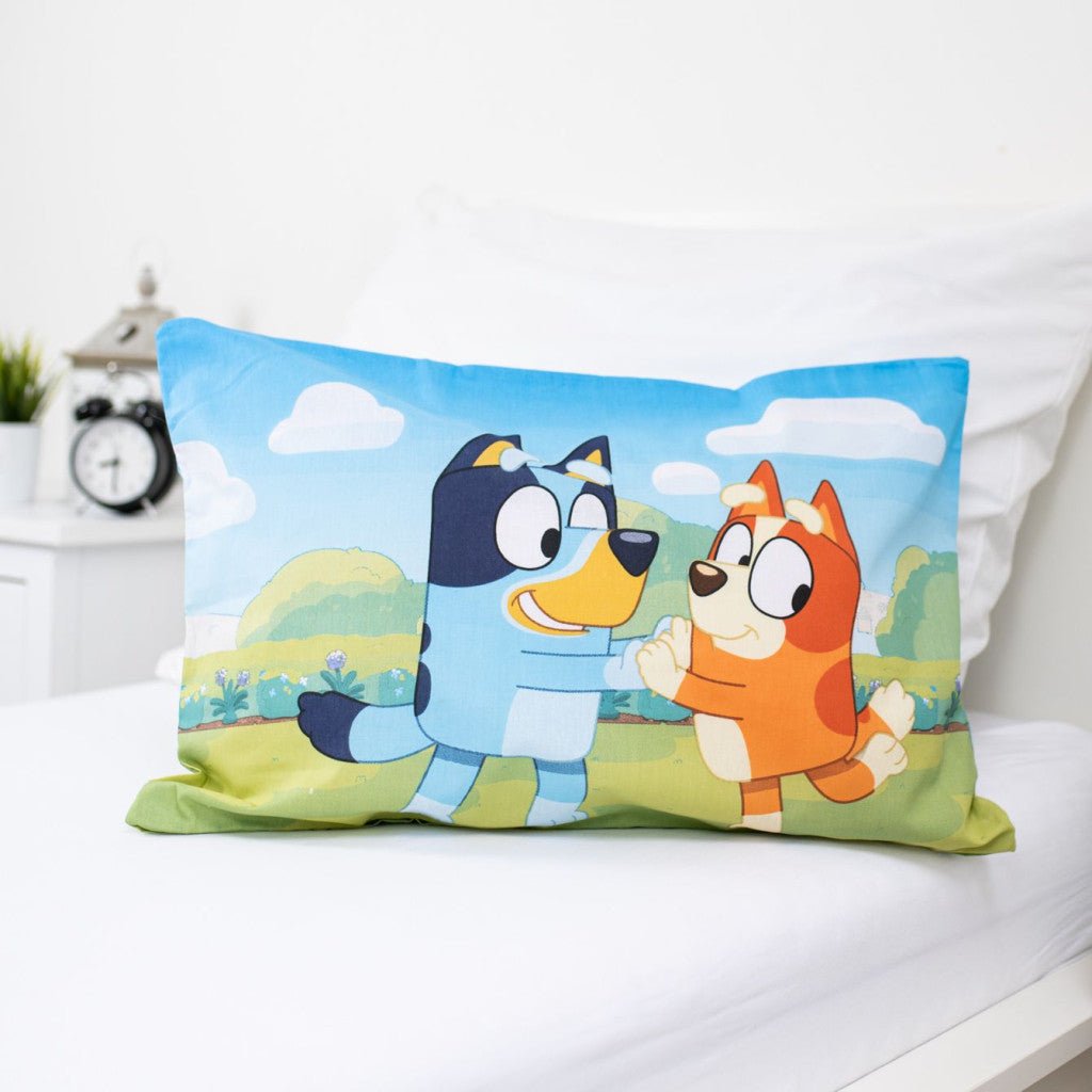 Bluey Happy Family -Set für Kindergarten Babybettwäsche-Set – 100 × 135 cm + 40 × 60 cm, Baumwolle