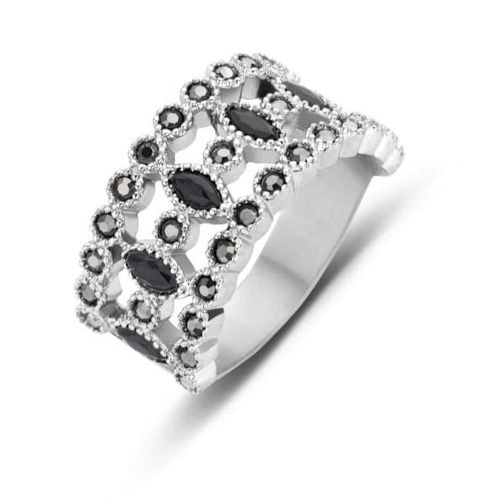 Victoria Silberfarbener Ring mit schwarzem Stein
